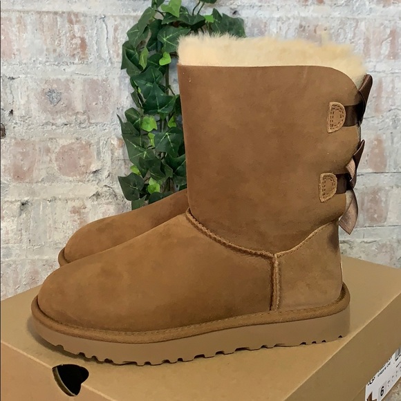 NIB Womens UGG Bailey Bow 2 Short Boot Chestnut - Picture 4 of 7